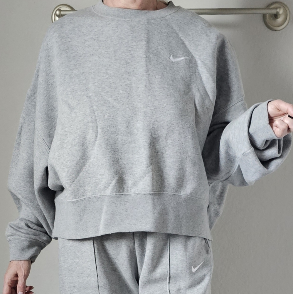 Nike Sportswear Essential. Women's Fleece Crew